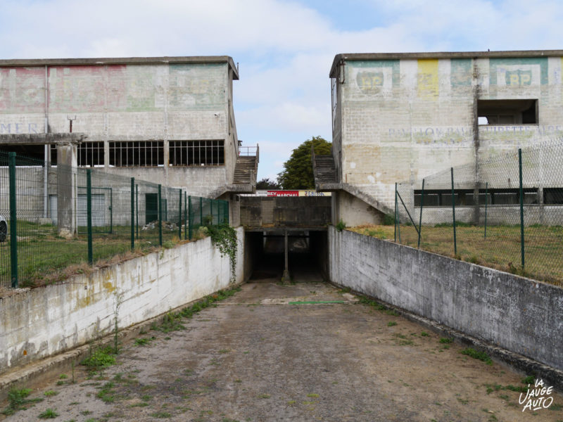 Tribune Raymond Sommer - Circuit Reims-Gueux - La Jauge Auto